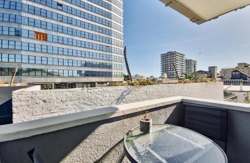Three Anchor Bay Apartment | Studio Apartment in Three Anchor Bay