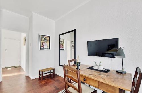 Three Anchor Bay Apartment | Studio Apartment in Three Anchor Bay