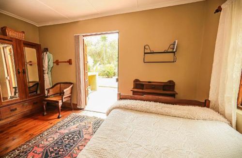 Milnerton House | Sunbird Room double room with pool abd private terrasse