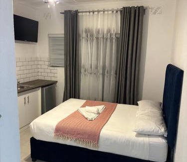 Eikenbosch House | Bell rose oaks guest house