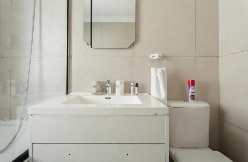 Cape Town Bed & Breakfast | Caline VIP Luxury Jacuzzi &, Swimming Pool MEWS