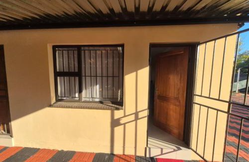 Kempton Park House | Ithonsi Guesthouse