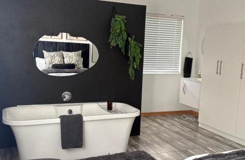Beaufort West Apartment | ikibiki