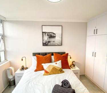 Three Anchor Bay Apartment | Morden sea point gem Wi-Fi & AC