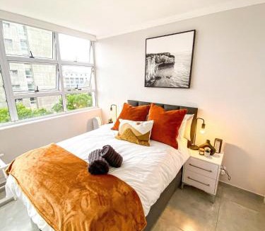 Three Anchor Bay Apartment | Morden sea point gem Wi-Fi & AC