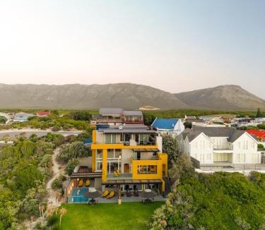 De Kelders House | Crayfish Lodge Sea & Country Guest House