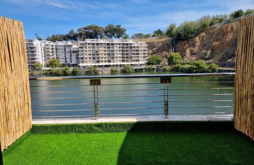 Eikenbosch Apartment | Modern sleeps 2 apartment waterfall views