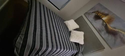 Eikenbosch Apartment | Modern sleeps 2 apartment waterfall views