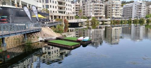 Eikenbosch Apartment | Modern sleeps 2 apartment waterfall views