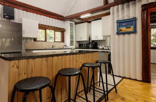 Trafalgar House | Grenville Drive 40, Southbroom
