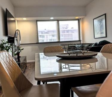 Three Anchor Bay Apartment | Mountain View