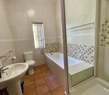 Thabazimbi Villa | Emmanuel Guest Villa