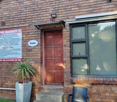 Greater Johannesburg Metropolitan Area Apartment | Hillsview, Roodepoort