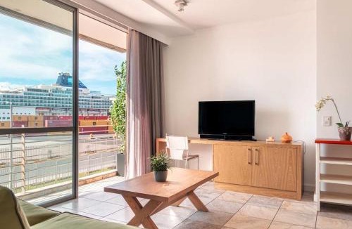 Victoria and Alfred Waterfront Apartment | Modern 1-Bedroom Apartment at Harbour Bridge Hotel