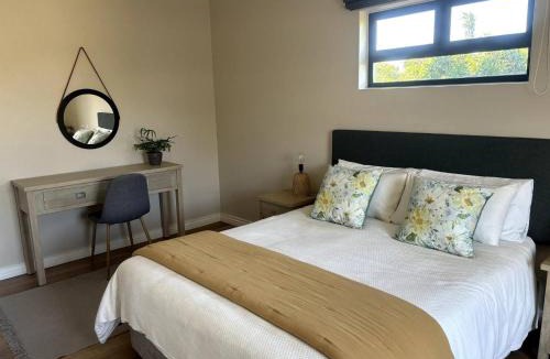 Pinelands House | Self-catering Pool-side Guesthouse