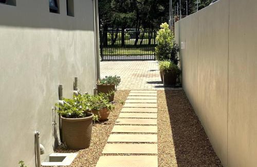 Pinelands House | Self-catering Pool-side Guesthouse