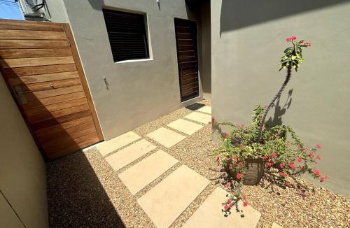 Pinelands House | Self-catering Pool-side Guesthouse