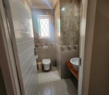 Uvongo House | Nolangeni Lodge