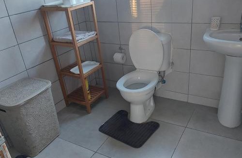 Westridge Apartment | Cosy Garden Cottage