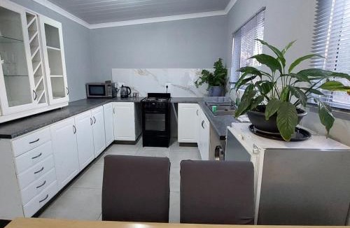 Westridge Apartment | Cosy Garden Cottage