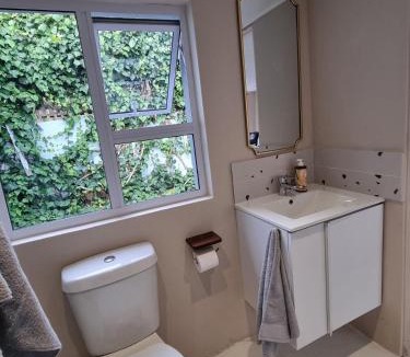 Observatory Apartment | Garden hideaway near cafés, & cultural hotspots