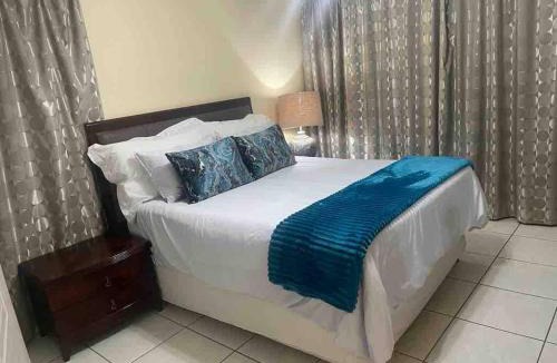 Kloof House | Spacious 4BR Home Pool Balconies Krantzkloof