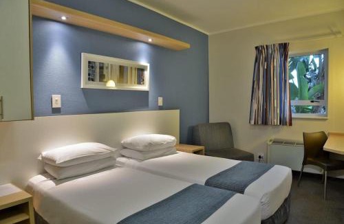 Matroosfontein Hotel | Road Lodge l Cape Town International Airport