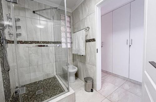 Margate Beach Apartment | Rondevoux 17