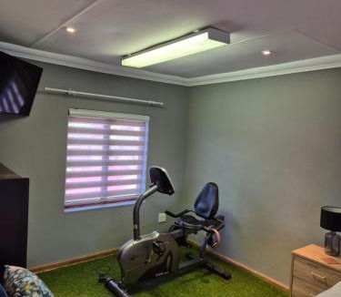 Moreleta Park Apartment | Neat Secure Self-Catering 1 Bed Apartment Moreleta Park Fully Furnished