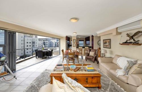 Three Anchor Bay Apartment | Bright and Stylish Beachfront Apartment