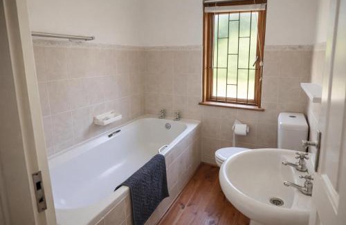 Port Alfred Apartment | Beach Cabin with a pool