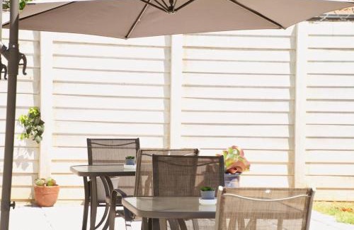 Waterkloof Glen House | Beautiful Studio Cottage @ Menlyn Maine - Double Room