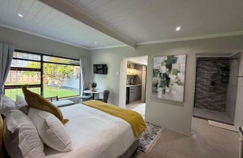 Malmesbury House | McCrae's Garden Suite
