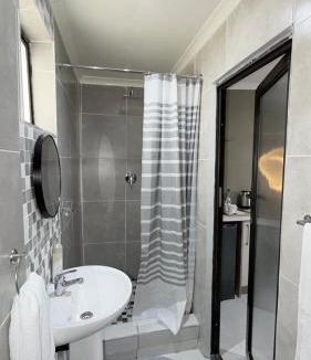 Letsemeng House | Sleep & Go Koffiefontein