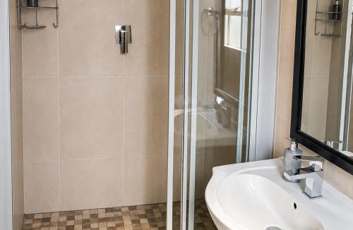 Ekurhuleni House | Skylit Lodge