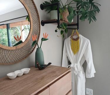 Port Elizabeth House | Weaver's Nest Cottage - Nature Retreat!