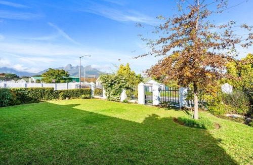 Raithby House | Winelands Getaway
