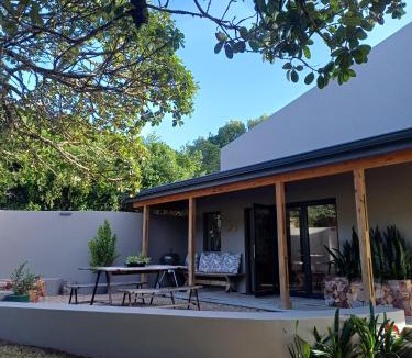 Port Elizabeth House | Weaver's Nest Cottage - Nature Retreat!