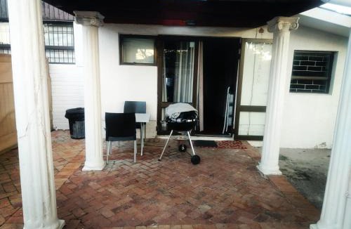 Kuils River Apartment | Shade of Mudulu A Private 2-Bedroom Cottage