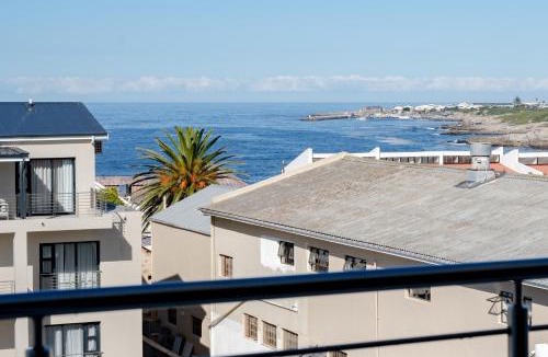 Hermanus City-Centre Hotel | Harbour House Hotel - Harbour Square
