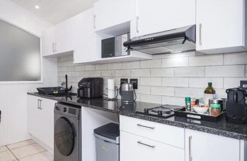 Bishopscourt Apartment | Secret garden hideaway