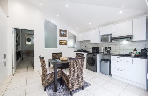 Bishopscourt Apartment | Secret garden hideaway