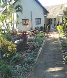 Meer En See Bed & Breakfast | La Rochelle Inn, Richards Bay