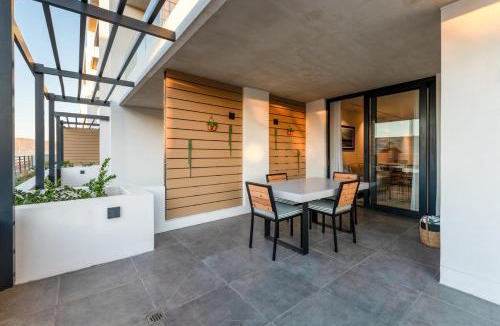 Redhill Apartment | Dawn Over The Bay- Muizenberg Stay