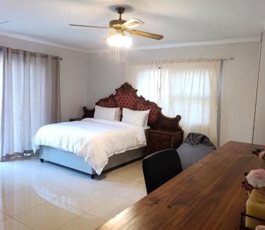 Eikenbosch House | Siyapeya Household