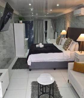Bloemfontein Cabin | Lion Lodge