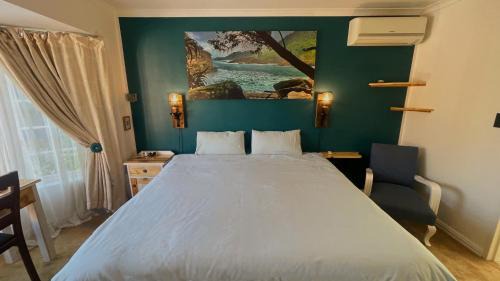 West Beach House | Storms River room Blouberg, own Bathroom, no load shedding