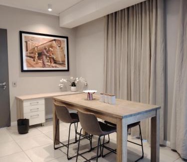 Menlyn Apartment | Menlyn Maine Trilogy Apartment 1305
