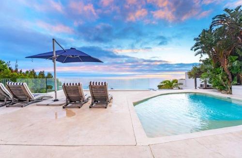 Camps Bay House | Two Views - 8 Bedroom Villa in Camps Bay & Hot Tub