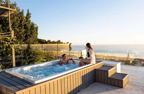 Camps Bay House | Two Views - 8 Bedroom Villa in Camps Bay & Hot Tub